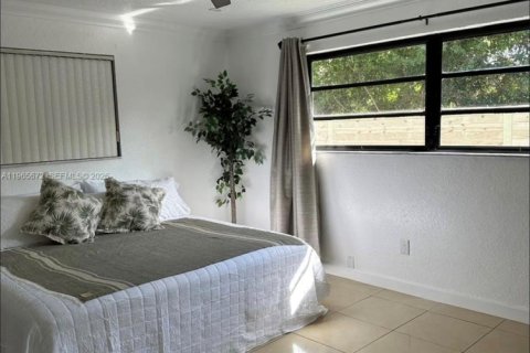Villa ou maison à louer à Homestead, Floride: 4 chambres, 240.99 m2 № 2080036 - photo 17