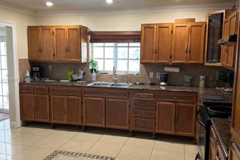 Villa ou maison à louer à Homestead, Floride: 4 chambres, 240.99 m2 № 2080036 - photo 7