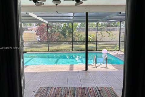 Villa ou maison à louer à Homestead, Floride: 4 chambres, 240.99 m2 № 2080036 - photo 13