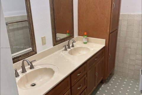 Villa ou maison à louer à Homestead, Floride: 4 chambres, 240.99 m2 № 2080036 - photo 19