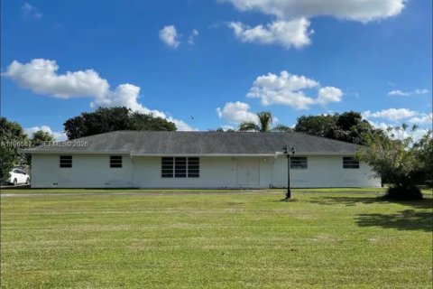 Villa ou maison à louer à Homestead, Floride: 4 chambres, 240.99 m2 № 2080036 - photo 3