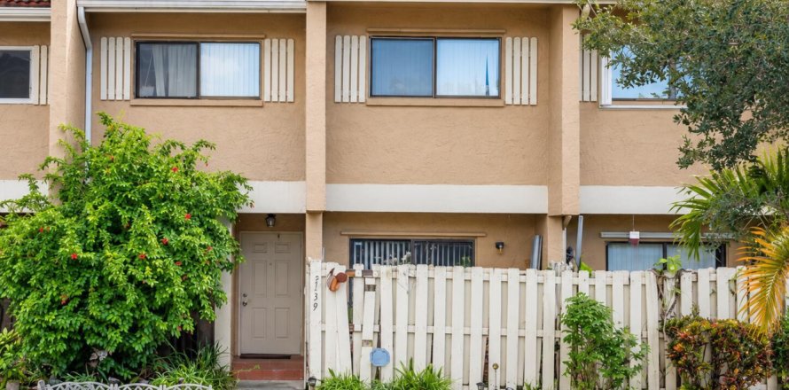 Condo in Sunrise, Florida, 3 bedrooms  № 2392337