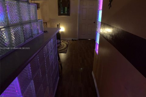 Condo in Miami, Florida, 1 bedroom  № 1802534 - photo 12