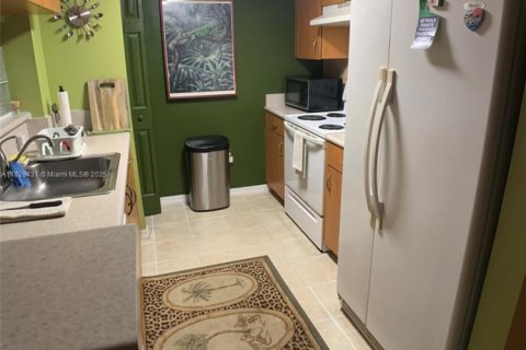Condo in Miami, Florida, 1 bedroom  № 1802534 - photo 8