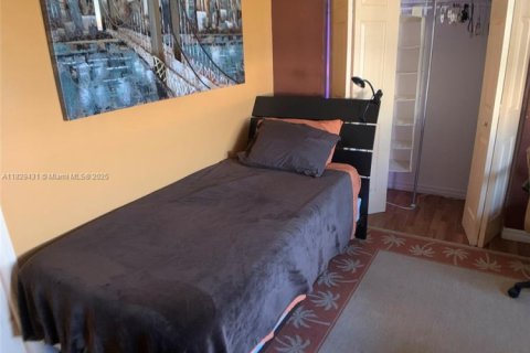 Condo in Miami, Florida, 1 bedroom  № 1802534 - photo 21