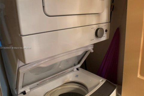 Condo in Miami, Florida, 1 bedroom  № 1802534 - photo 24
