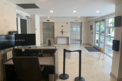 Condo in Miami, Florida, 1 bedroom  № 1802534 - photo 29