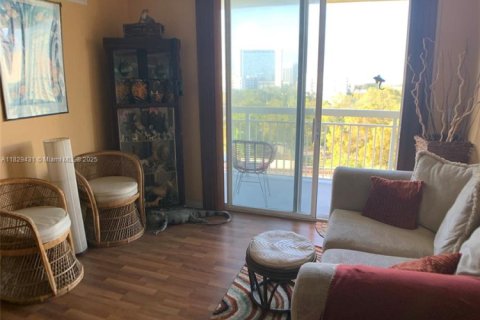 Condo in Miami, Florida, 1 bedroom  № 1802534 - photo 3