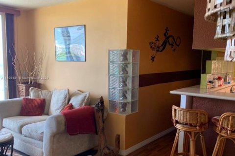 Condo in Miami, Florida, 1 bedroom  № 1802534 - photo 5