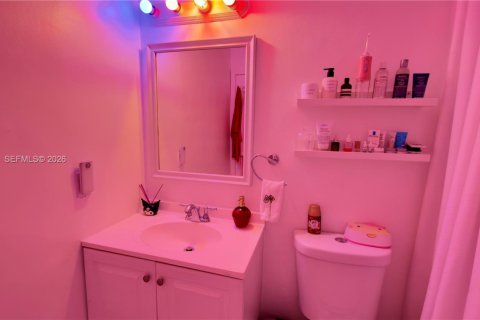 Casa en venta en Miami, Florida, 4 dormitorios, 153.2 m2 № 2007748 - foto 29