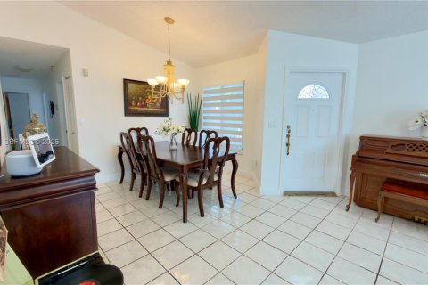 Casa en venta en Miami, Florida, 4 dormitorios, 153.2 m2 № 2007748 - foto 7