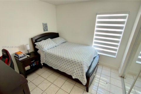 Casa en venta en Miami, Florida, 4 dormitorios, 153.2 m2 № 2007748 - foto 22