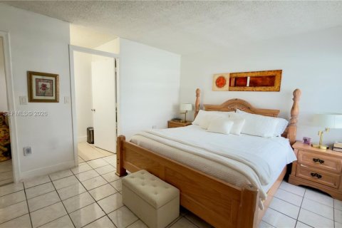 Casa en venta en Miami, Florida, 4 dormitorios, 153.2 m2 № 2007748 - foto 17