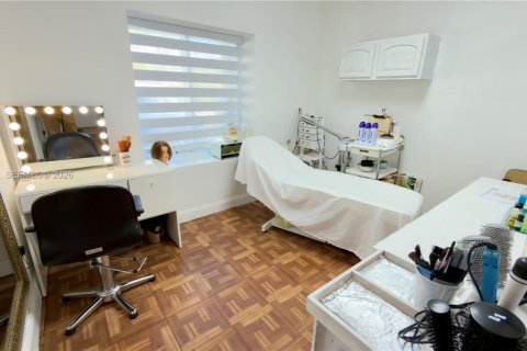 Casa en venta en Miami, Florida, 4 dormitorios, 153.2 m2 № 2007748 - foto 25