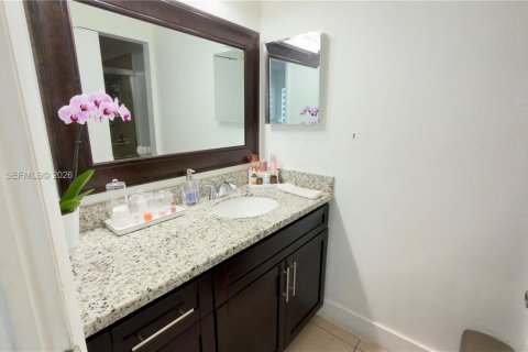 Casa en venta en Miami, Florida, 4 dormitorios, 153.2 m2 № 2007748 - foto 18