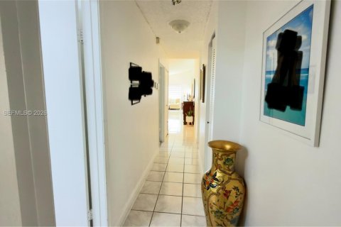 Casa en venta en Miami, Florida, 4 dormitorios, 153.2 m2 № 2007748 - foto 30