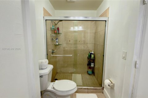 Casa en venta en Miami, Florida, 4 dormitorios, 153.2 m2 № 2007748 - foto 19