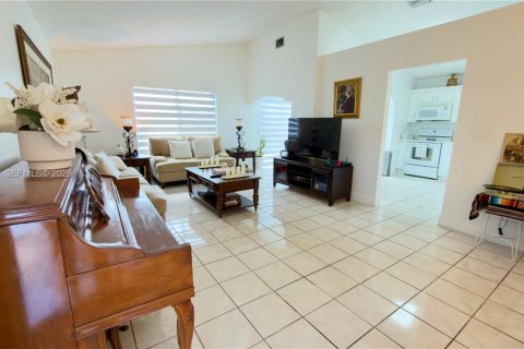 Casa en venta en Miami, Florida, 4 dormitorios, 153.2 m2 № 2007748 - foto 6