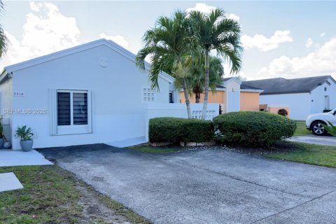 Casa en Miami, Florida 4 dormitorios, 153.2 m2 № 2007748