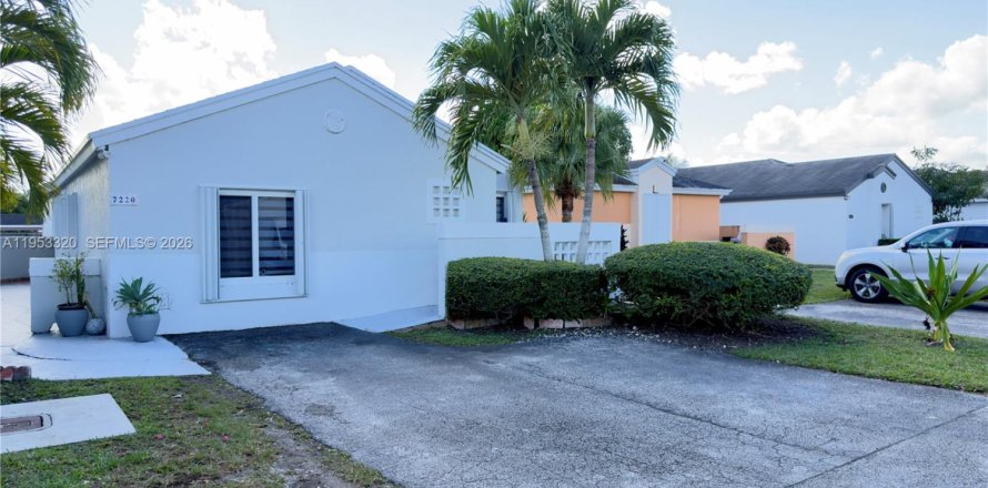 Casa en Miami, Florida 4 dormitorios, 153.2 m2 № 2007748