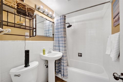 Villa ou maison à vendre à Fort Lauderdale, Floride: 2 chambres, 102.38 m2 № 1945041 - photo 14