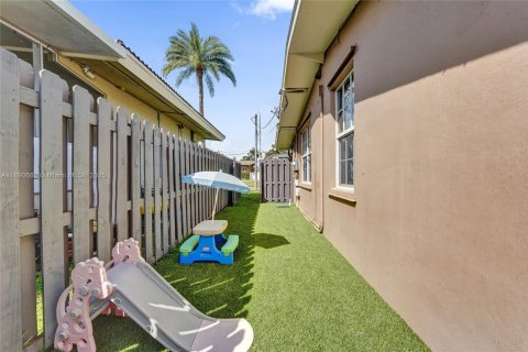 Villa ou maison à vendre à Fort Lauderdale, Floride: 2 chambres, 102.38 m2 № 1945041 - photo 22