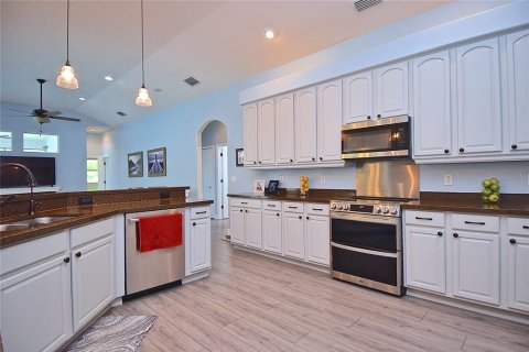 House in Sarasota, Florida 4 bedrooms, 277.03 sq.m. № 2411607 - photo 8