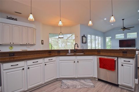 House in Sarasota, Florida 4 bedrooms, 277.03 sq.m. № 2411607 - photo 9
