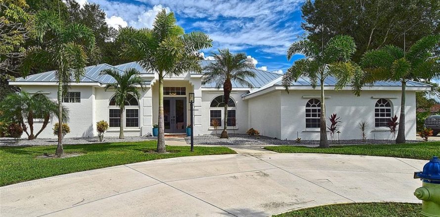 House in Sarasota, Florida 4 bedrooms, 277.03 sq.m. № 2411607