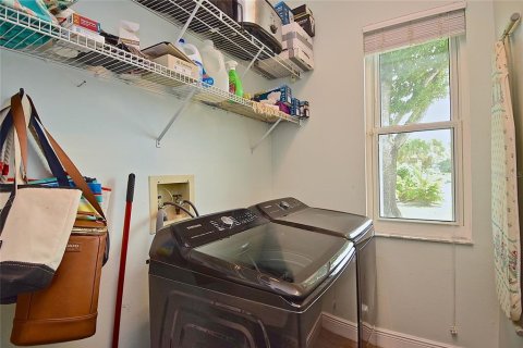 House in Sarasota, Florida 4 bedrooms, 277.03 sq.m. № 2411607 - photo 24