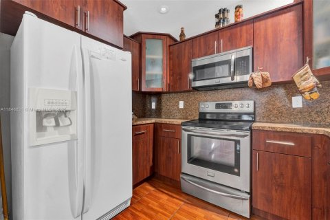 House in Miami, Florida 3 bedrooms, 111.48 sq.m. № 1850473 - photo 7
