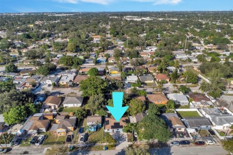 House in Miami, Florida 3 bedrooms, 111.48 sq.m. № 1850473 - photo 24