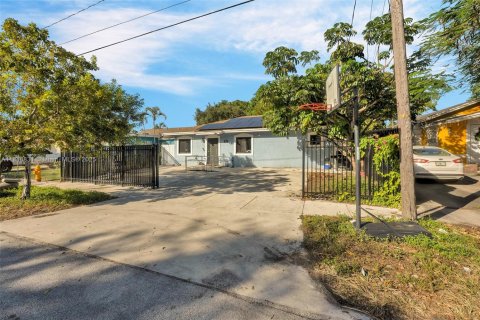 House in Miami, Florida 3 bedrooms, 111.48 sq.m. № 1850473 - photo 5