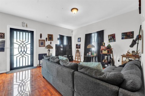 House in Miami, Florida 3 bedrooms, 111.48 sq.m. № 1850473 - photo 9