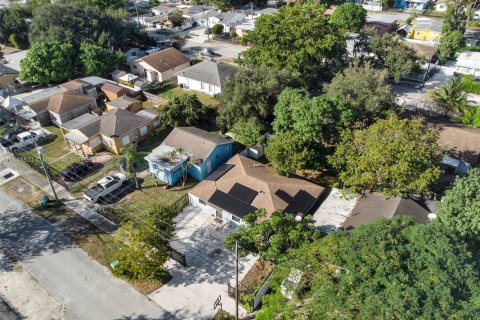 House in Miami, Florida 3 bedrooms, 111.48 sq.m. № 1850473 - photo 22