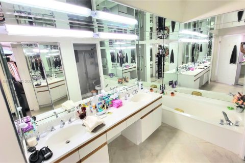 Купить кондоминиум в Авентура, Флорида 2 спальни, 109.72м2, № 2061569 - фото 21