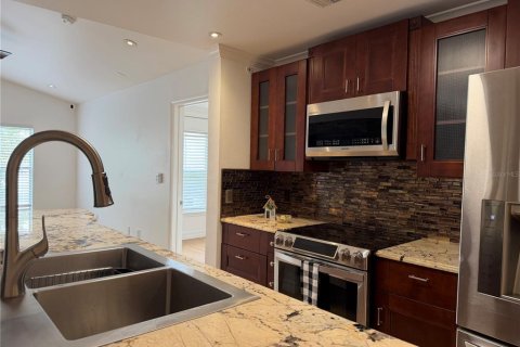 Duplex in Tampa, Florida 3 bedrooms, 124.02 sq.m. № 2167434 - photo 11