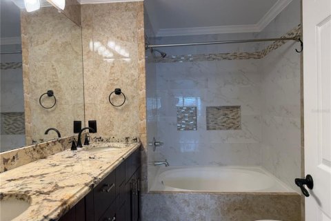 Duplex in Tampa, Florida 3 bedrooms, 124.02 sq.m. № 2167434 - photo 30