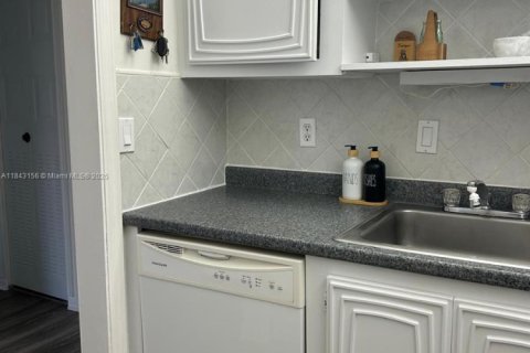 Condominio en alquiler en Lauderdale Lakes, Florida, 1 dormitorio, 59.83 m2 № 2017361 - foto 19