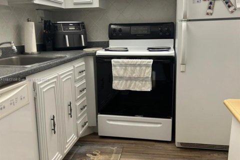 Condominio en alquiler en Lauderdale Lakes, Florida, 1 dormitorio, 59.83 m2 № 2017361 - foto 17