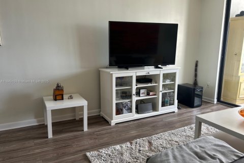 Condominio en alquiler en Lauderdale Lakes, Florida, 1 dormitorio, 59.83 m2 № 2017361 - foto 2