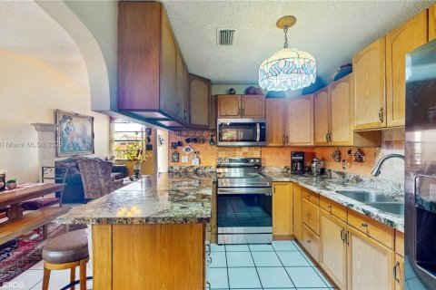 Купить таунхаус в Майами, Флорида 3 спальни, 124.49м2, № 2079086 - фото 4