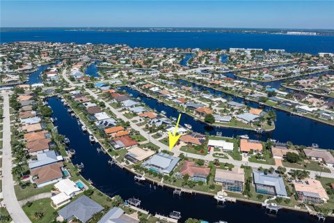 Villa ou maison à vendre à Punta Gorda, Floride: 3 chambres, 264.12 m2 № 2419625 - photo 4