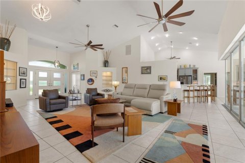 Villa ou maison à vendre à Punta Gorda, Floride: 3 chambres, 264.12 m2 № 2419625 - photo 5