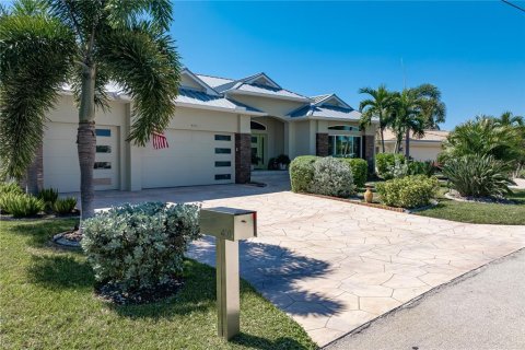Villa ou maison à vendre à Punta Gorda, Floride: 3 chambres, 264.12 m2 № 2419625 - photo 15
