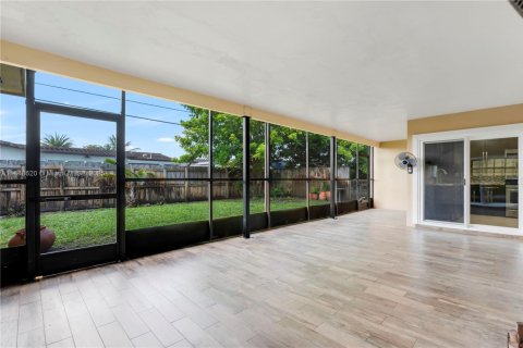 Villa ou maison à vendre à Miramar, Floride: 3 chambres, 131.55 m2 № 1850418 - photo 7
