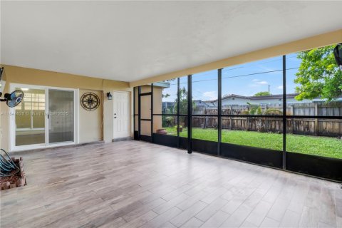 Villa ou maison à vendre à Miramar, Floride: 3 chambres, 131.55 m2 № 1850418 - photo 9