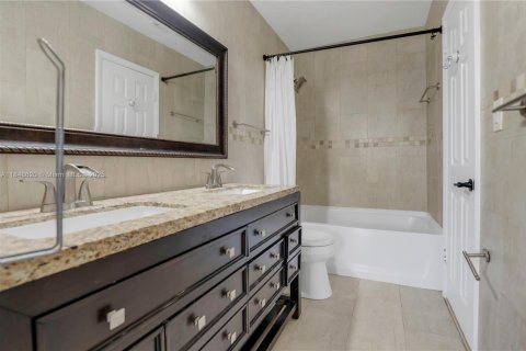 Villa ou maison à vendre à Miramar, Floride: 3 chambres, 131.55 m2 № 1850418 - photo 18
