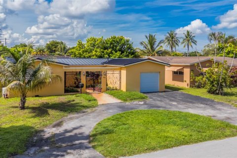 Villa ou maison à vendre à Miramar, Floride: 3 chambres, 131.55 m2 № 1850418 - photo 2