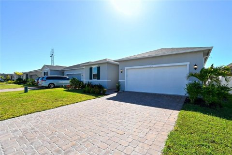 House in Sarasota, Florida 3 bedrooms, 187.11 sq.m. № 2273270 - photo 3